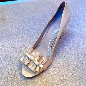 Enzo Angiolini pump